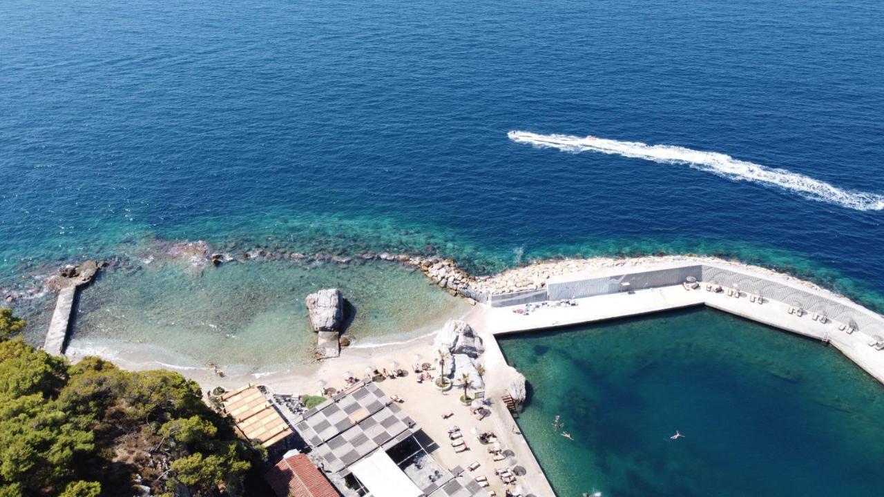Complex Pine Bay